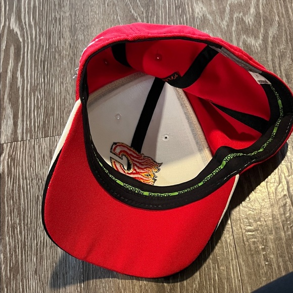 Calgary Flames hat - Picture 9 of 9